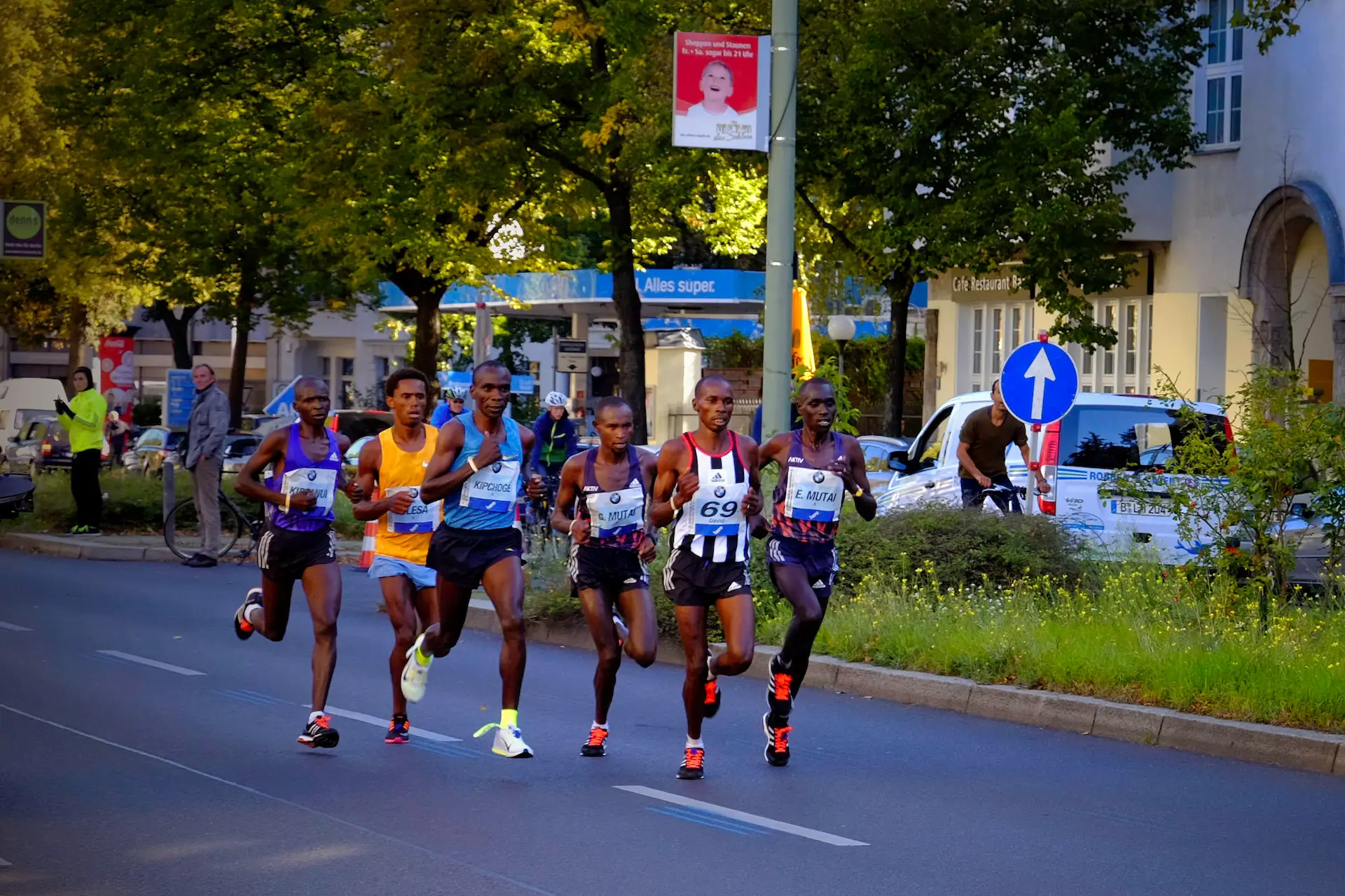 Start velike međunarodne trke sa elitnim i rekreativnim trkačima