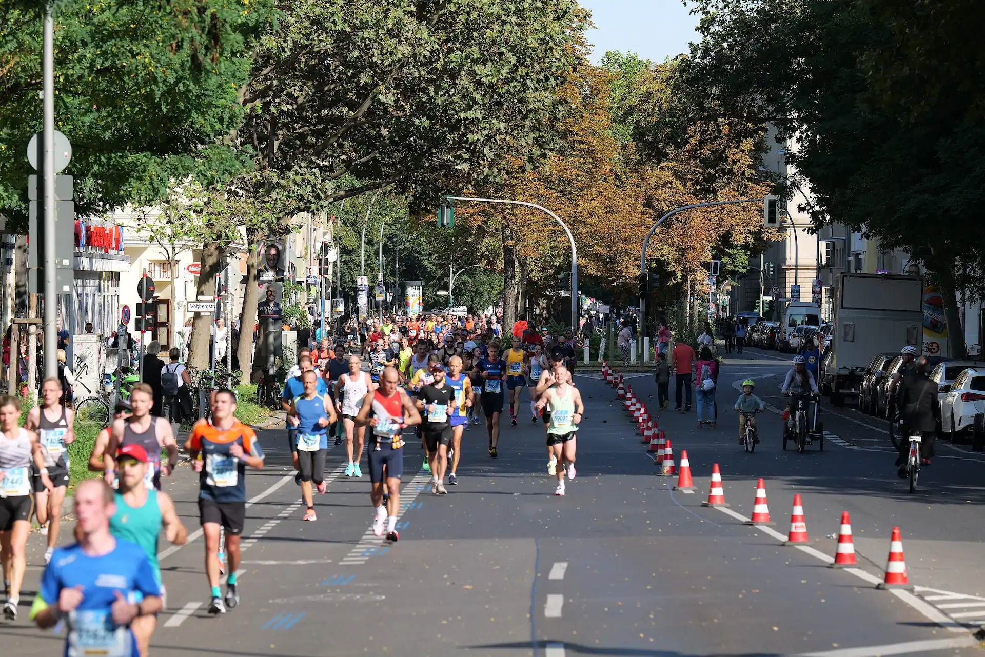 mnoštvo trkača na Berlin maratonu