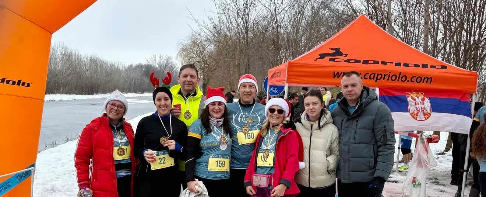 Grupa trkača u novogodišnjem izdanju