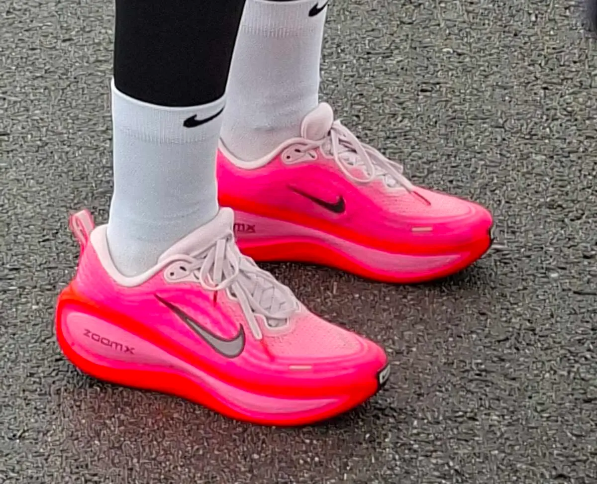 nike vomero 18 pink